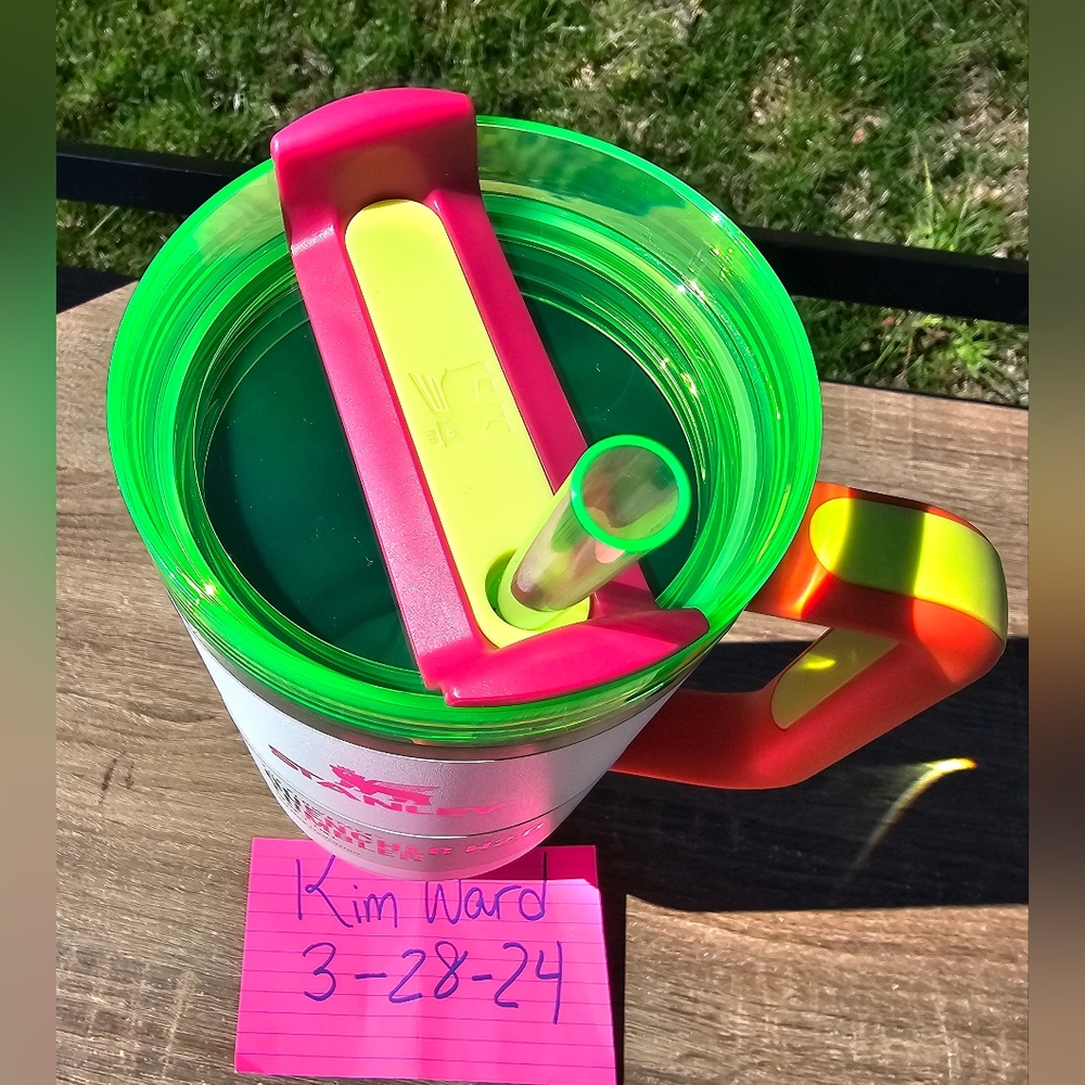 Stanley White Neon 40oz DSG EXCLUSIVE - Picture 4 of 7